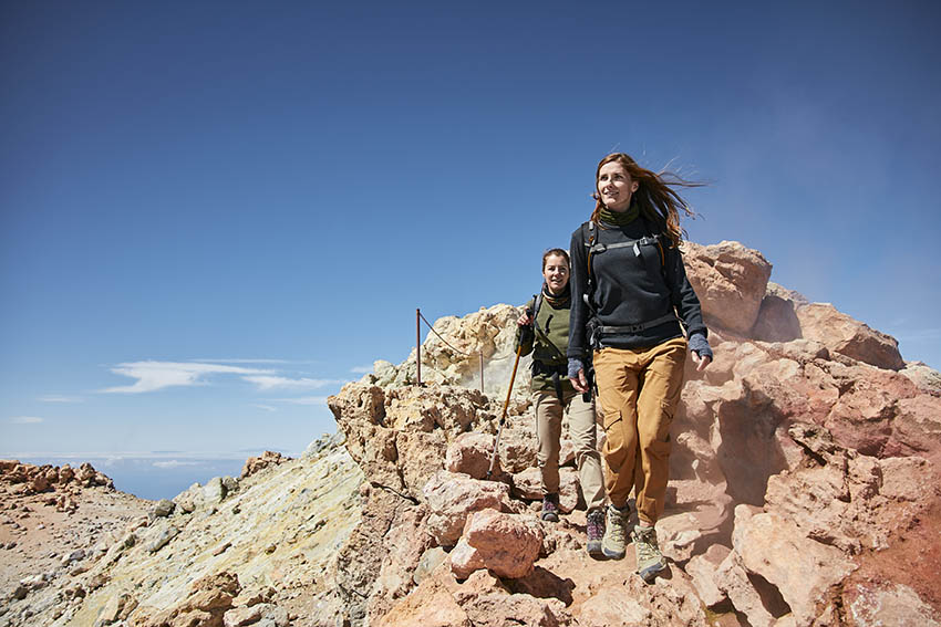 Realizando la excursión con permiso para ascender al Pico del Teide y subida y bajada en Teleférico incluida